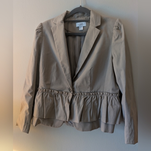 LOFT Jackets & Blazers - LOFT Tan Peplum Blazer Size 4